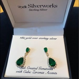 NWT Belk Silverworks green drop earrings